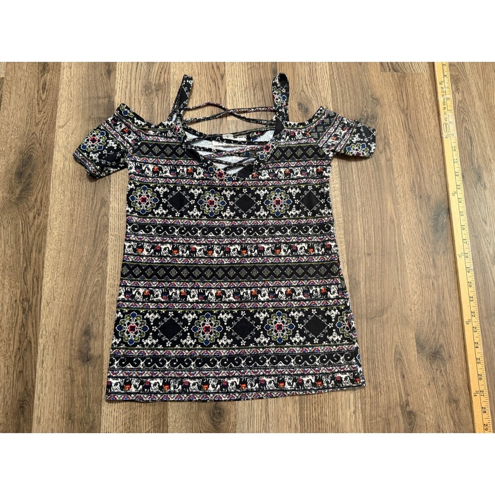Eye Candy Cold Shoulder Top Womens Small Black Multi Elephant Tribal Excellent